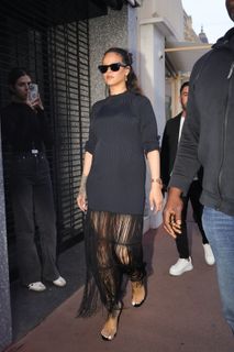 Rihanna feet photo thumbnail