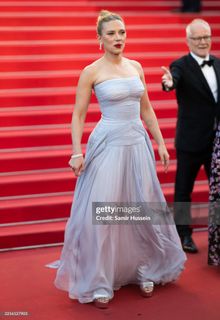 Scarlett Johansson feet photo thumbnail