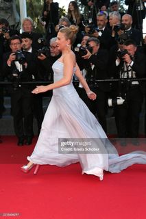 Scarlett Johansson feet photo thumbnail