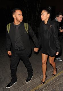 Nicole Scherzinger feet photo thumbnail
