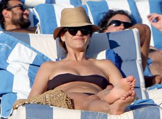 Kate Walsh feet photo thumbnail