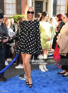 Jenny McCarthy-Wahlberg feet photo 3