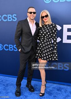 Jenny McCarthy-Wahlberg feet photo 2