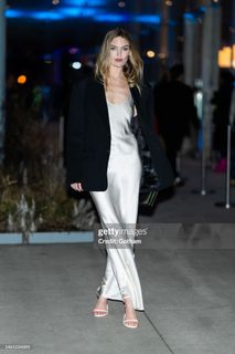 Martha Hunt feet photo thumbnail