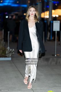 Martha Hunt feet photo thumbnail