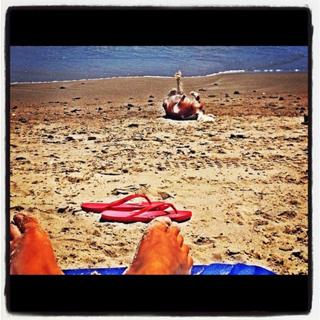 Julianne Hough feet photo thumbnail