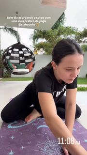 Larissa Manoela feet photo thumbnail