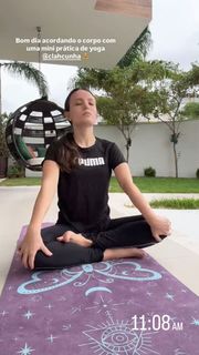 Larissa Manoela feet photo thumbnail