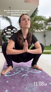Larissa Manoela feet photo thumbnail