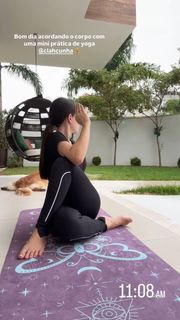 Larissa Manoela feet photo thumbnail