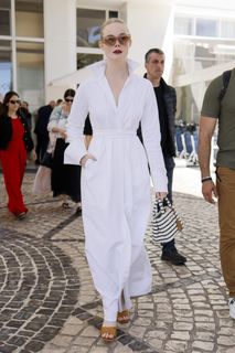 Elle Fanning feet photo 5