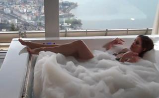 Liv Tyler feet photo thumbnail