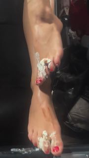 Addison Rae feet photo thumbnail