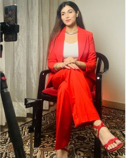 Poonam Yadav feet photo thumbnail