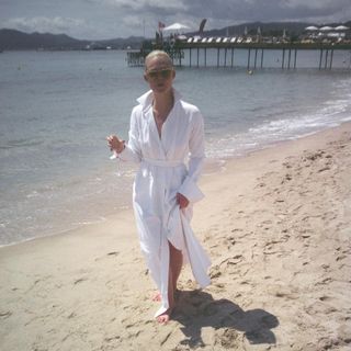 Elle Fanning feet photo 2