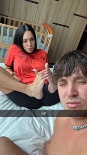 Scarlet Vas feet photo thumbnail
