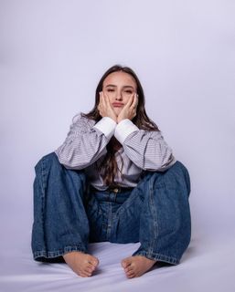 Larissa Manoela feet photo thumbnail