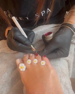 Denise Van Outen feet photo thumbnail