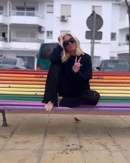 Denise Van Outen feet photo thumbnail