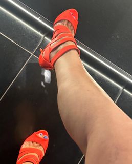 Denise Van Outen feet photo thumbnail