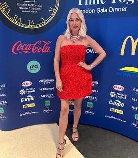 Denise Van Outen feet photo thumbnail