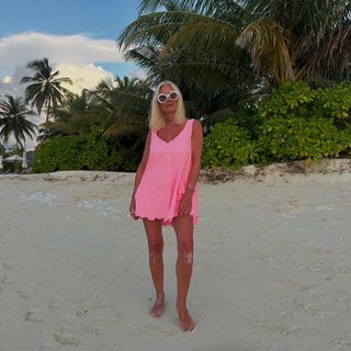 Denise Van Outen feet photo thumbnail