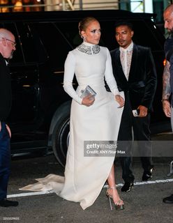 Jennifer Lopez feet photo thumbnail