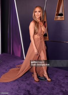 Jennifer Lopez feet photo thumbnail