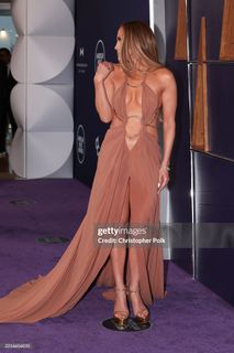 Jennifer Lopez feet photo thumbnail