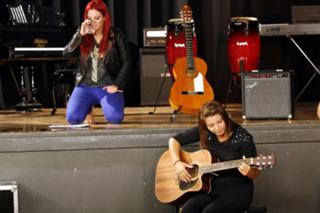 Ewa Farna feet photo thumbnail