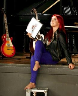 Ewa Farna feet photo thumbnail