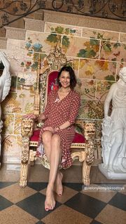 Anna Popek feet photo thumbnail
