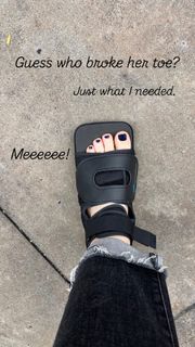 Jenna Fischer feet photo 5