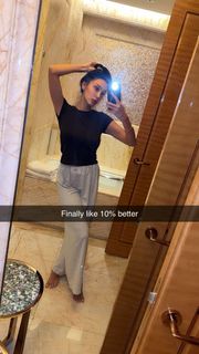 Scarlet Vas feet photo thumbnail
