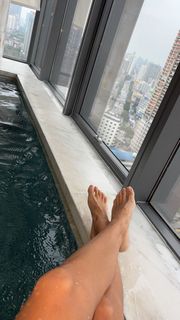 Scarlet Vas feet photo thumbnail