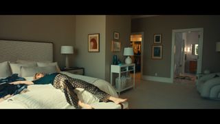 Elizabeth Banks feet photo thumbnail