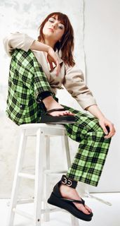 Maisie Williams feet photo thumbnail