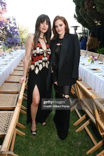 Alison Brie feet photo thumbnail