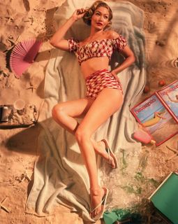 Gigi Hadid feet photo 2