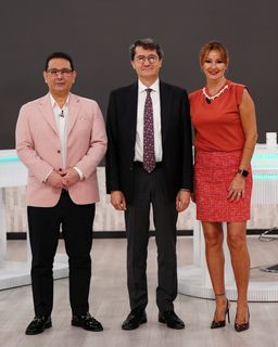 Pinar Altug feet photo thumbnail