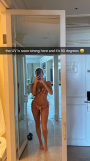 Corinna Kopf feet photo thumbnail