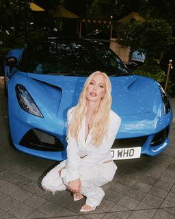 Heidi Montag feet photo thumbnail