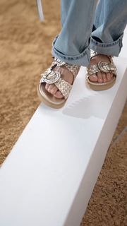 Karine Ferri feet photo 2