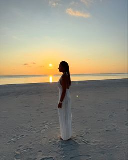 Hadise feet photo thumbnail
