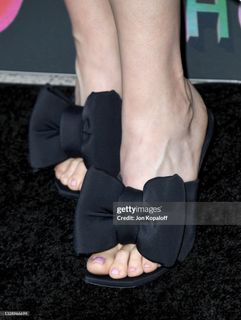 Whitney Cummings feet photo 4