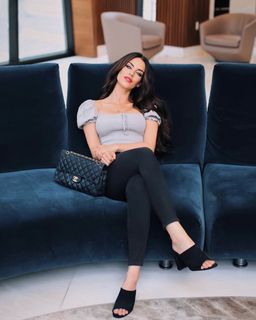 Jessica Lowndes feet photo thumbnail