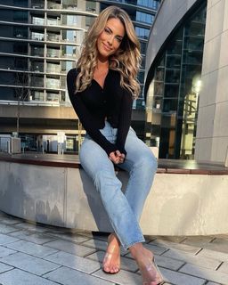 Jessica Lowndes feet photo thumbnail