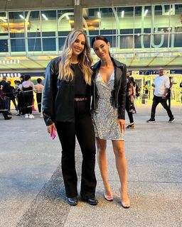 Jessica Lowndes feet photo thumbnail