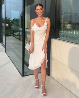 Jessica Lowndes feet photo thumbnail