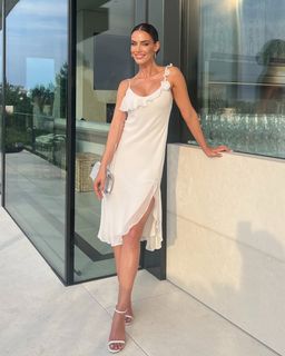 Jessica Lowndes feet photo thumbnail